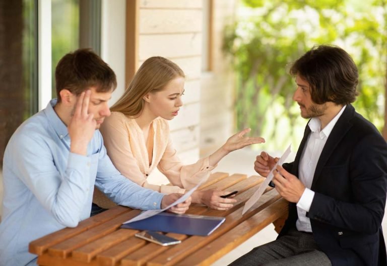 How do I resolve conflicts between tenants and landlords?
